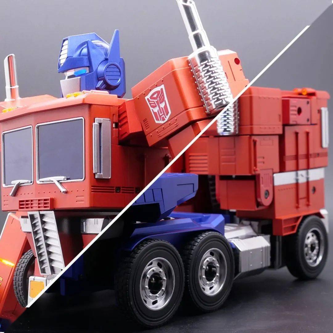Transformers Optimus Prime Auto-Converting Programmable Robot Collectors Edition